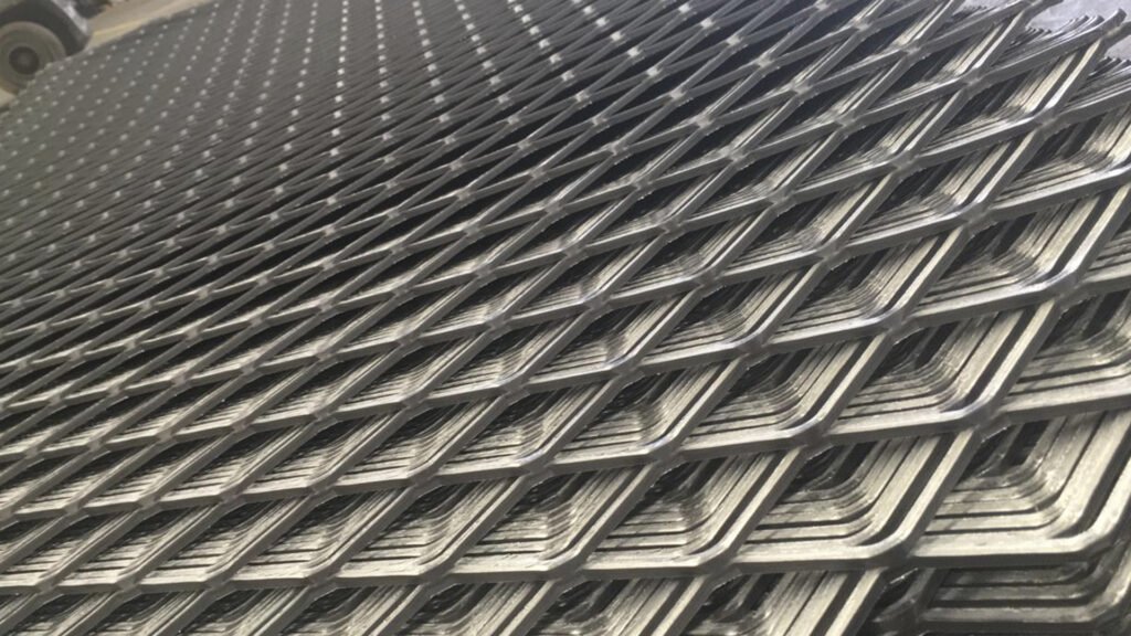 Chapa expandida de alumínio