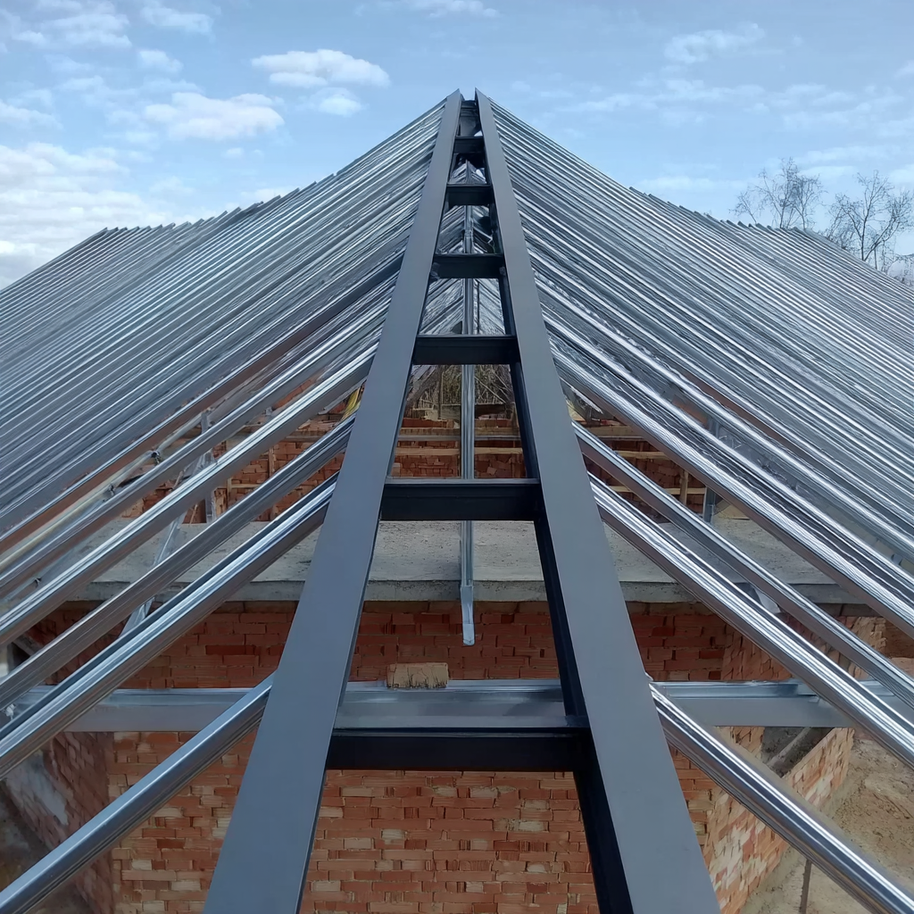 Entenda a estrutura metálica para um telhado residencial